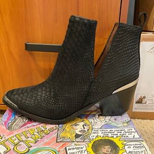 Show Stopping Black Suede/Snake Boots - Sz 11